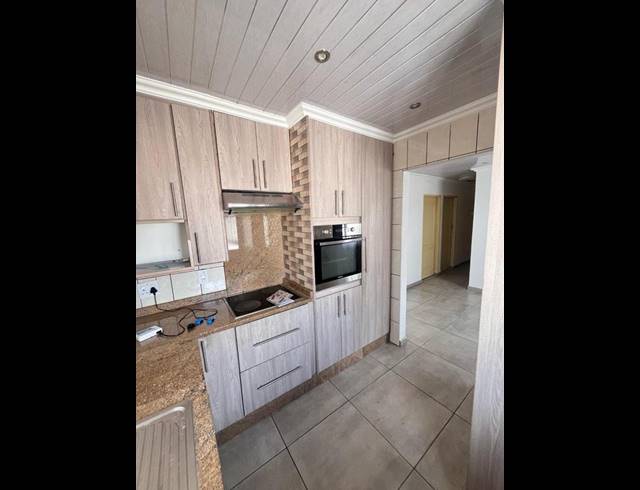 5 BEDROOM HOUSE FOR SALE IN EIKENHOF